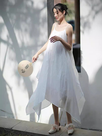 Rochie din bumbac cu bretele, tiv neregulat, guler rotund, fără mâneci, talie lejeră — Vară 2024