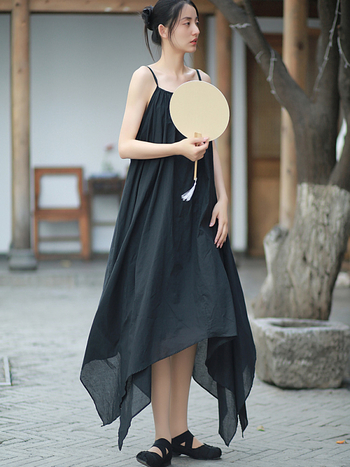 Rochie din bumbac cu bretele, tiv neregulat, guler rotund, fără mâneci, talie lejeră — Vară 2024