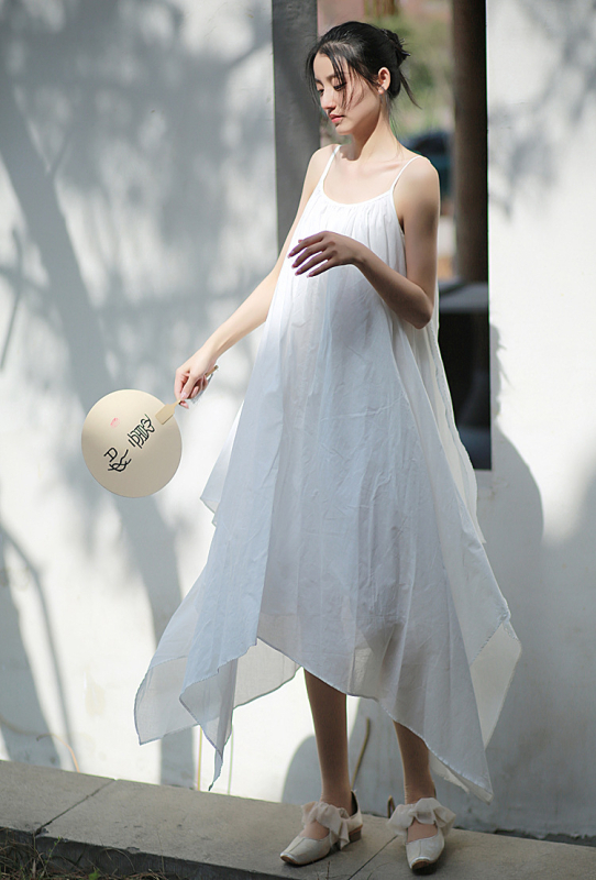 Rochie din bumbac cu bretele, tiv neregulat, guler rotund, fără mâneci, talie lejeră — Vară 2024