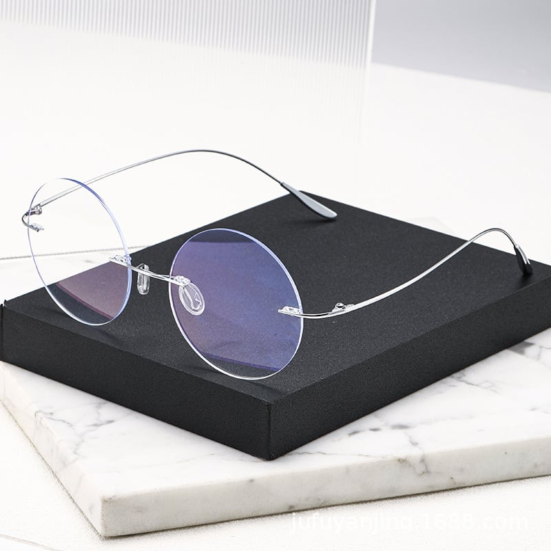 Pieejamas arī stilīgas, īpaši vieglas brilles bez rāmjiem bez receptes lēcām, kas izgatavotas no atmiņas putām, apaļa rāmja, universālas, vienkāršas un modernas, unisex stila, recepšu lēcu ietvari.