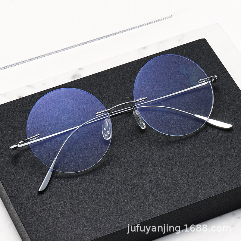 Saadaval on ka stiilsed, ülikerged, mäluvahust valmistatud raamita prillid ilma retseptiläätsedeta, ümara raamiga, universaalsed, lihtsad ja moodsad, unisex stiilis, retseptiläätsedega raamid.