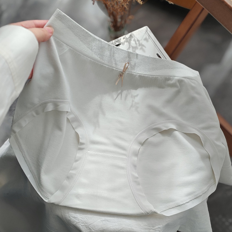 Naiste keskjoones püksid, ilma küljeõmblusteta, hingav regenereeritud tselluloosi kiududest kangas; kroö