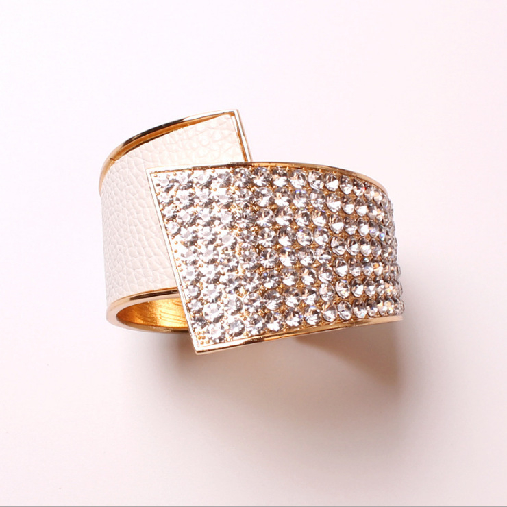 Ötvözetből készült függönytartó pánt gyémánt PU bőr betétekkel, könnyű luxus stílus, testreszabható