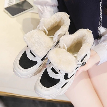 Γυναικείες sneakers από συνθετικό δέρμα με ψηλή επάνω με επένδυση από τεχνητό γούνινο ύφασμα, καουτσούκ σόλα, κλείσιμο κορδονιών μπροστά/πίσω, ζεστά