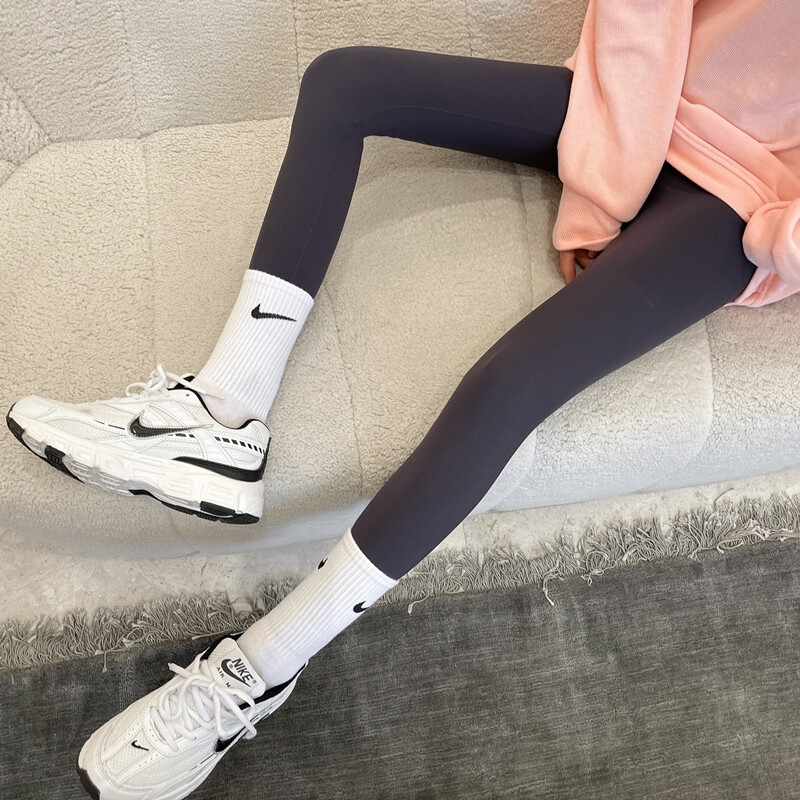 Moteriški jogos legginai – liesus kirpimas, aukšta elastė, plonas, kvėpuojantis poliesterio-elastano mišinys, vienspalvis raštas