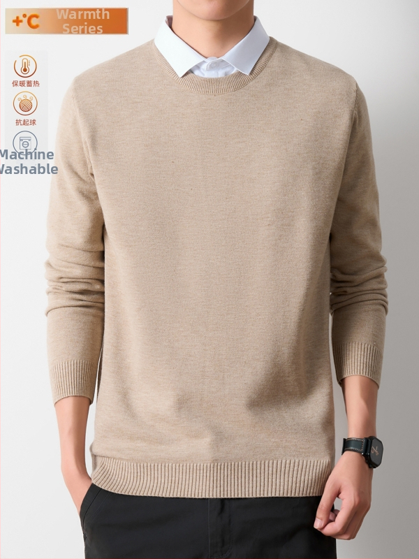 Vyriskas megztinis su dviejų dalių įspūdžiu ir marškinėlių apykakle, ilgos rankovės, siauras kirpimas; Modalinis–viskozės mišinys (30,2% poliesteris, 29,4% viskozė, 22% akrilas, 18,4% nailonas), ruduo 2025