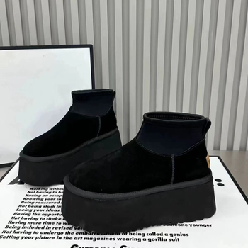 Női hócipő, PU felsőrész és PU belső, gumitalp, platforma 3-5 cm
