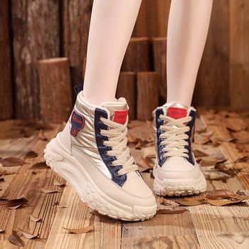 Naiste lume saapad – karusnahaga vooder, talvine soojus, madal varvas, PVC tallapõhi, sisemus puuvill ja kunstlik karusnahk