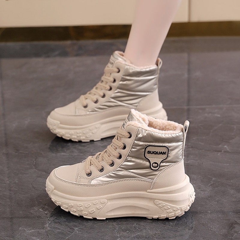 Naiste lume saapad – karusnahaga vooder, talvine soojus, madal varvas, PVC tallapõhi, sisemus puuvill ja kunstlik karusnahk