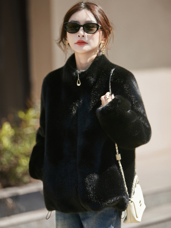 Jakk imitatsioon mink karv, püsti kaelus, pikad varrukad, tõmblukk, paks polüesterriie