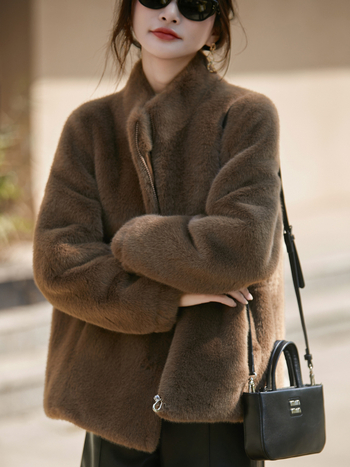 Jakk imitatsioon mink karv, püsti kaelus, pikad varrukad, tõmblukk, paks polüesterriie