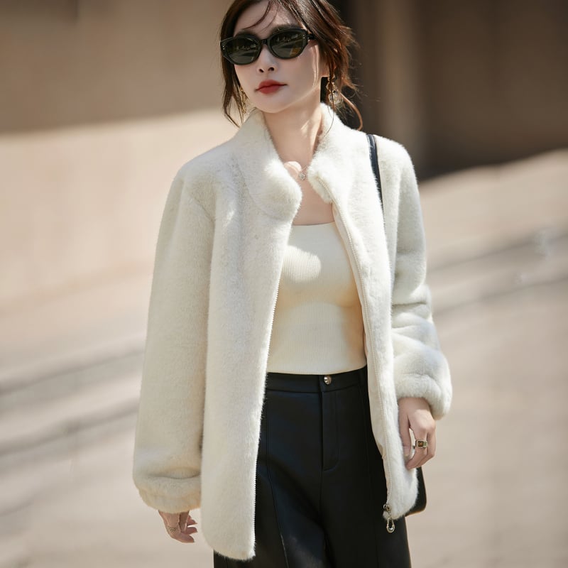 Jakk imitatsioon mink karv, püsti kaelus, pikad varrukad, tõmblukk, paks polüesterriie