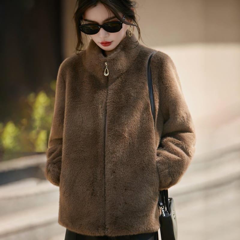 Jakk imitatsioon mink karv, püsti kaelus, pikad varrukad, tõmblukk, paks polüesterriie