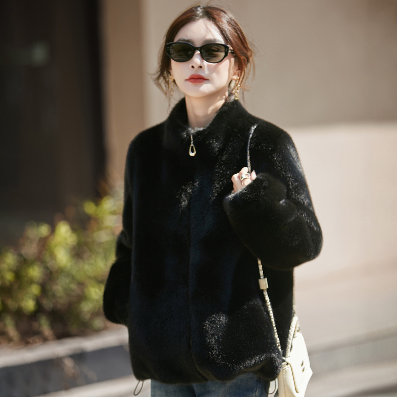 Jakk imitatsioon mink karv, püsti kaelus, pikad varrukad, tõmblukk, paks polüesterriie