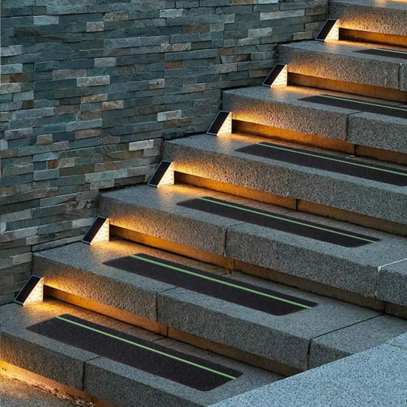 Vanjska protuklizna traka za stepenice s matnom luminescentnom trakom, PET osnova, debljina 0,75 mm, akrilno ljepilo, vodootporna
