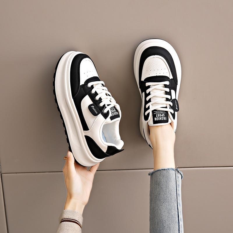 Dámske pohodlné baleríny na bežný deň, s šnúrkami, horný materiál z umelého plyšu, gumová podrážka, priedušná výstelka