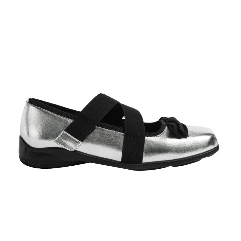 Naistele balleti kingad ruudukujulise ninaga, mikrofiiber ülemine, Velcro kinnitused, madal kand 1–3 cm