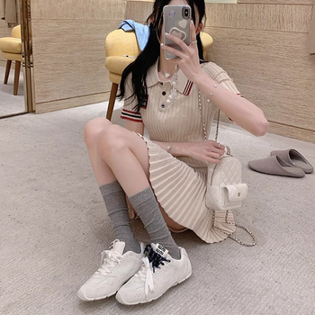 Ženské tenisky na šnúrky, priedušná pravá koža, semišový povrch, nízky horný diel, gumová podrážka