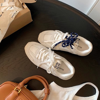 Ženské tenisky na šnúrky, priedušná pravá koža, semišový povrch, nízky horný diel, gumová podrážka