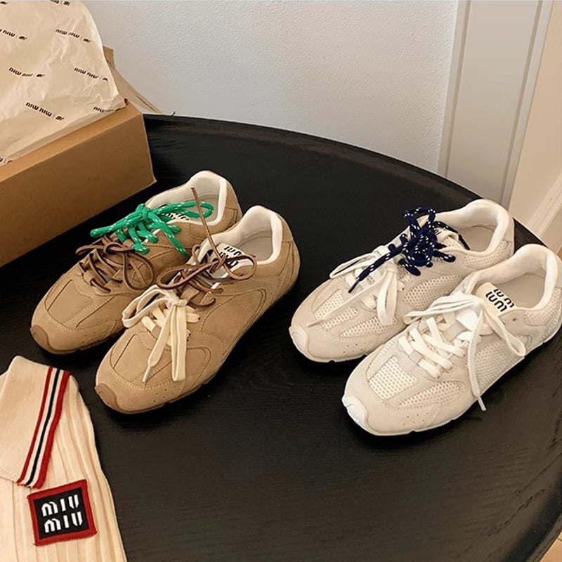 Ženské tenisky na šnúrky, priedušná pravá koža, semišový povrch, nízky horný diel, gumová podrážka