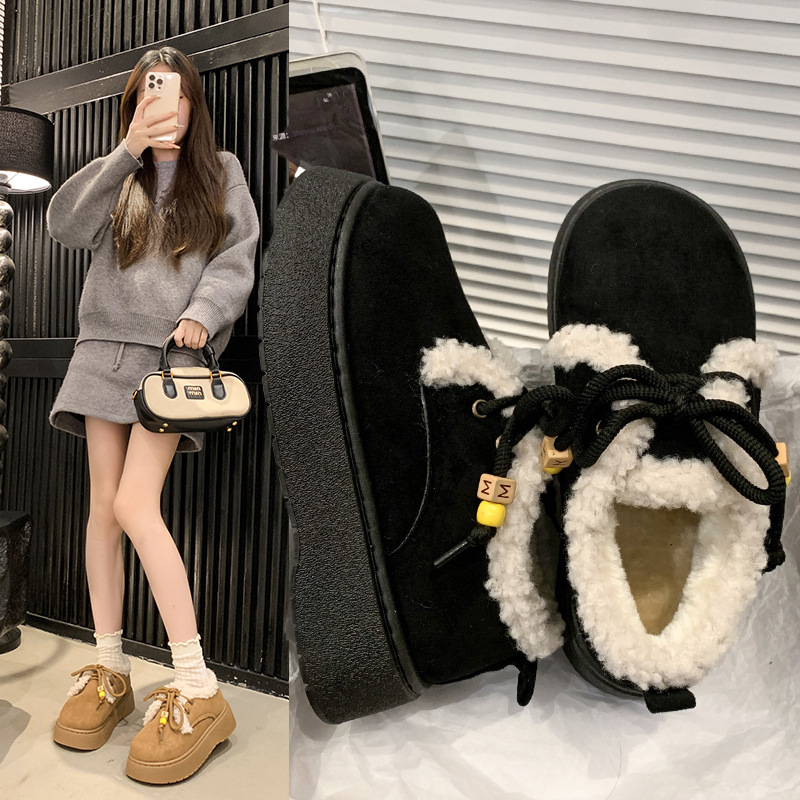 Cizme de iarnă pentru femei, talpă groasă, vârf rotund, suprafață velur, căptușite cu blăniță sintetică, închidere cu șireturi