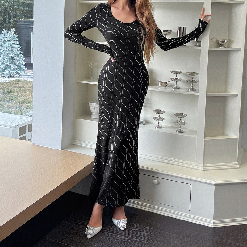 Női őszi-téli hosszú ujjú, európai és amerikai stílusú, testhezálló szabású és flitterekkel díszített lakomaruha