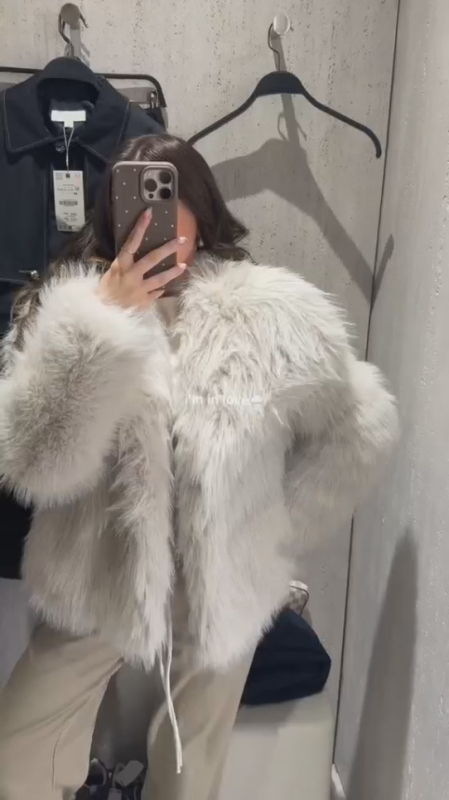 Dirbtinio kailio švarkas - gatvės hipster stilius, ilgos rankovės, apykaklė su atlapais, poliesterio pluoštas (≥95%), ruduo 2025