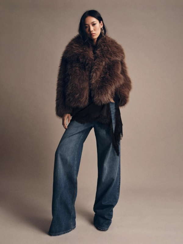 Dirbtinio kailio švarkas - gatvės hipster stilius, ilgos rankovės, apykaklė su atlapais, poliesterio pluoštas (≥95%), ruduo 2025