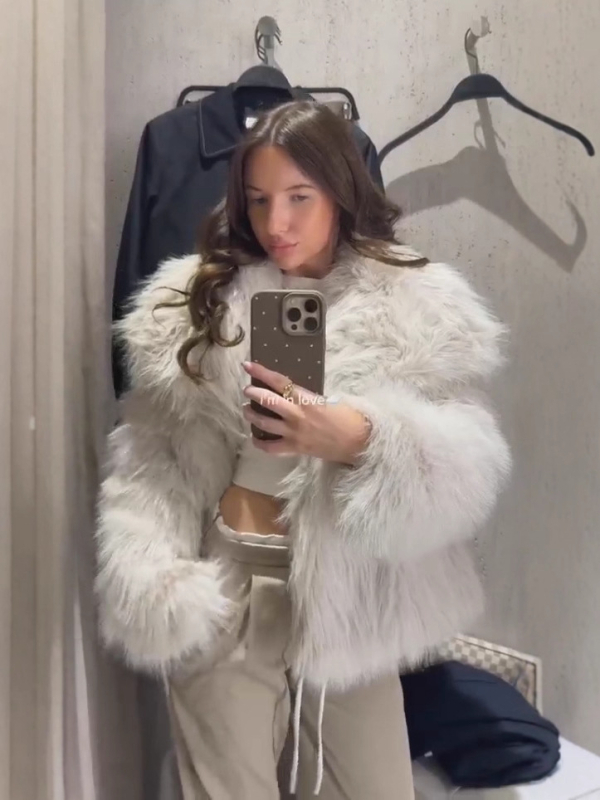 Dirbtinio kailio švarkas - gatvės hipster stilius, ilgos rankovės, apykaklė su atlapais, poliesterio pluoštas (≥95%), ruduo 2025