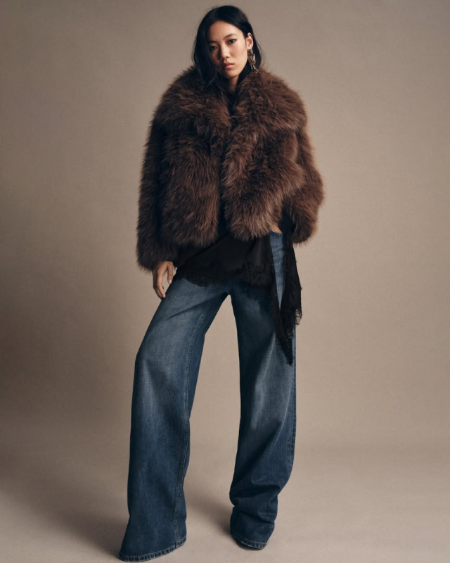 Dirbtinio kailio švarkas - gatvės hipster stilius, ilgos rankovės, apykaklė su atlapais, poliesterio pluoštas (≥95%), ruduo 2025