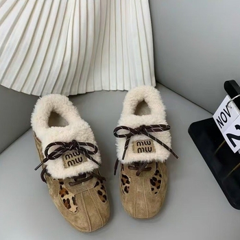 Naiste talves sneakersid mid-top kõrgusega, PU pealmine, kunstnahaga vooder, paeladega kinnitatav, kummist tald