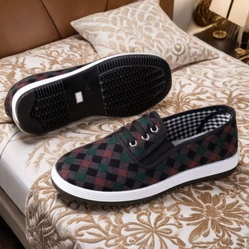 Naiste tekstiilist slip-on kingad, hingavad ja kerged, ümmarguse ninaga, pealmine kiht puuvillane, sisu kunstlik karusnahk