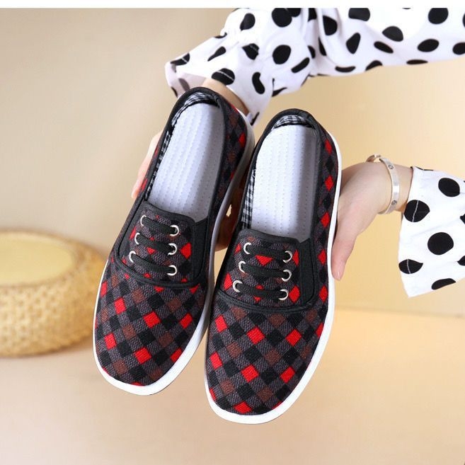 Naiste tekstiilist slip-on kingad, hingavad ja kerged, ümmarguse ninaga, pealmine kiht puuvillane, sisu kunstlik karusnahk