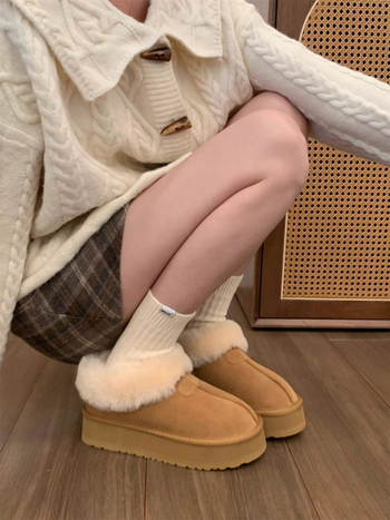 Γυναικείες μπότες χιονιού για χειμώνα με επένδυση γούνας, άνω μέρος από συνθετικό δέρμα, χαμηλός αστράγαλος, μεσαίο τακούνι 3–5 εκ, λατέξ πάτος