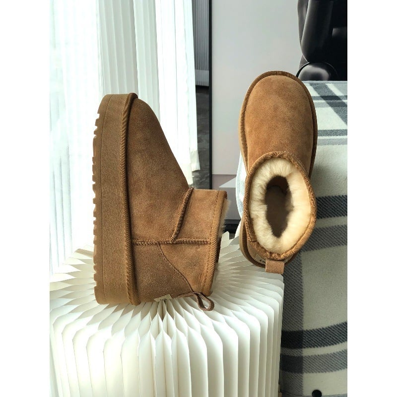 Ženske zimske čizme s debelim đonom, gornji dio od velura, zatvaranje na Velcro, gumeni đon, visina potpetice 3–5 cm