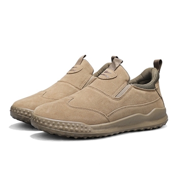 Férfiaknak készült sportos, laza stílusú cipő, textile felsőrész, PVC talp, PU talptalp, slip-on záródás.