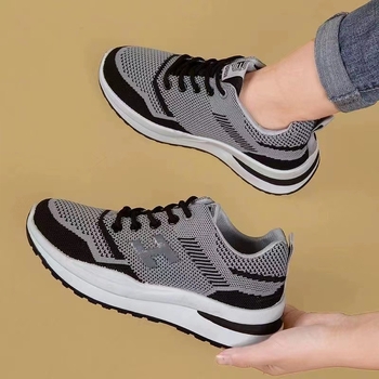 Női mindennapi cipő kerek orrú, fly-knit felsőrész, elülső fűzővel, légáteresztő, alacsony lapos sarok