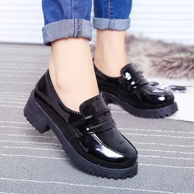 Pantofi din piele, stil coreean - vârf rotund, partea superioară din microfibră, toc mediu 3-5 cm, talpă din cauciuc