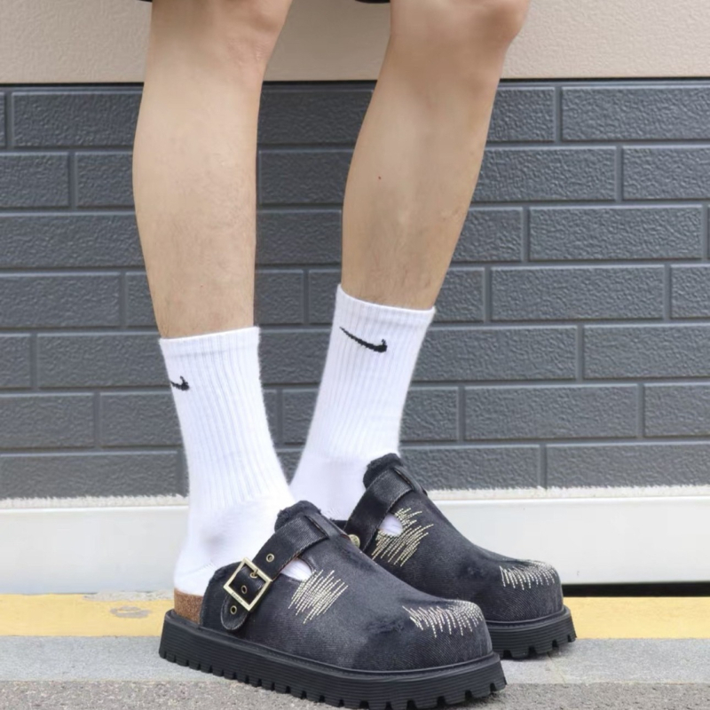 Casual slip-on obuće s platnenim gornjim dijelom, podstavljena umjetnom kožom, gumena potplat, debljina potplata 3-5 cm, ravna peta