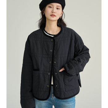 Moteriška striukė su medvilniniu užpildu ir akrilo audiniu, vidutinio ilgio, laisvas kirpimas, ilgos rankovės.