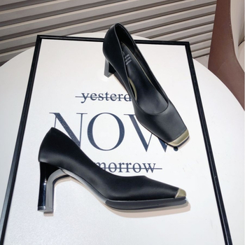 Négyzetes orrú magassarkú – PU felsőrész, koreai stílus, középmagas sarok 3–5 cm, vastag sarok