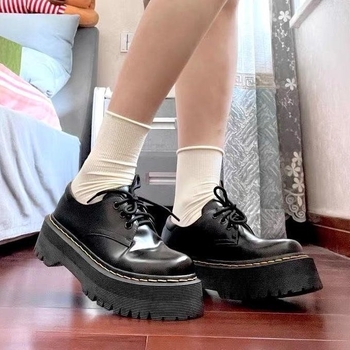 Дамски обувки на платформа с дебел под | Кръгъл нос | Горна част: супер влакна | Ток 3–5 см | Закопчаване: връзки