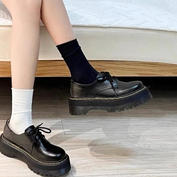 Дамски обувки на платформа с дебел под | Кръгъл нос | Горна част: супер влакна | Ток 3–5 см | Закопчаване: връзки