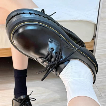 Дамски обувки на платформа с дебел под | Кръгъл нос | Горна част: супер влакна | Ток 3–5 см | Закопчаване: връзки