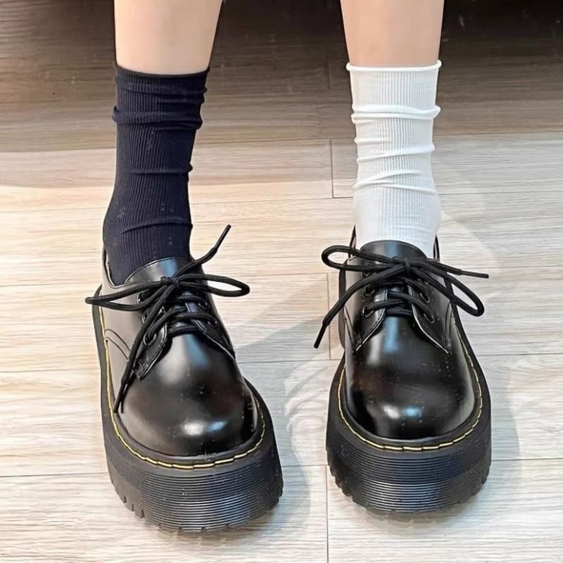 Дамски обувки на платформа с дебел под | Кръгъл нос | Горна част: супер влакна | Ток 3–5 см | Закопчаване: връзки