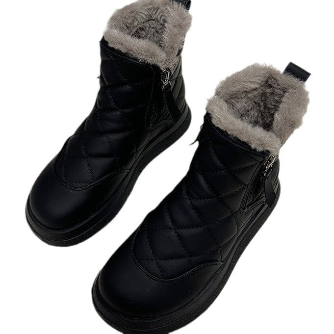 Női téli hócipő fleece béléssel, vízálló gumitalppal, közép magasságú szár, oldalsó cipzár, kerek orr.