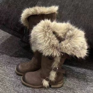 Női téli hócsizma – magas szárú, záró csattal, vastag plüss bélés, gumitalp, 3–5 cm sarok