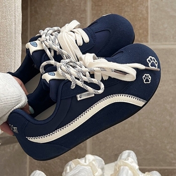 Női velúr tornacipő, retro casual stílus, kerek orrú, fűzős zárás, gumírozott talp