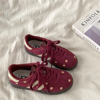 Tenisice s debelom potplatom, gornji dio od sintetičke kože, protuklizna potplata, prednje vezivanje, potplata injekcijskom formom