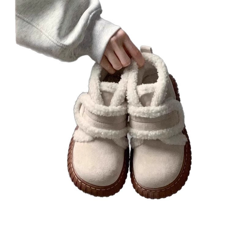 Čizme s gornjim dijelom od pamuka, podstavljene flisom, gumeni potplat, Velcro kopčanje, srednja visina potkoljenice.